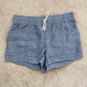 Athleta Cabo linen 4” short in a chambray blue, size 18